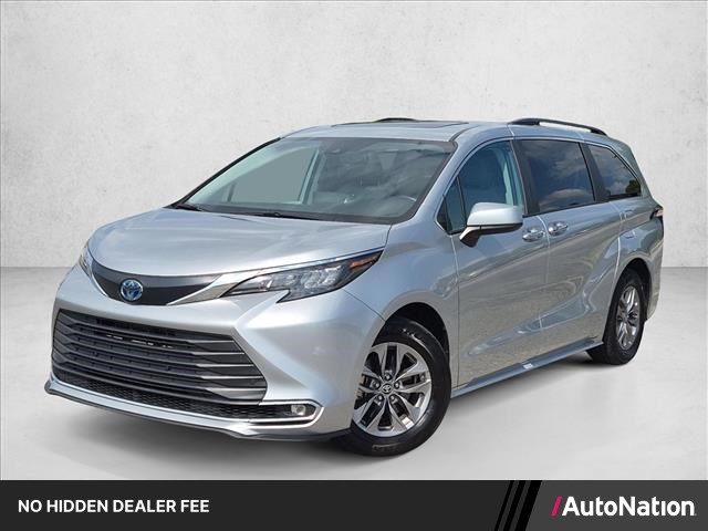 Celestial Silver Metallic 2024 Toyota Sienna Minivan Front-Wheel Drive Automatic