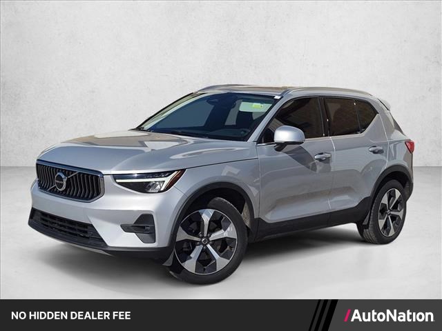 Silver/Gray 2023 Volvo XC40 SUV / Crossover Front-Wheel Drive Automatic