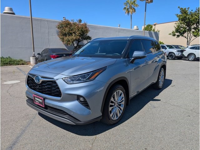 Moon Dust 2024 Toyota Highlander Hybrid Platinum AWD SUV / Crossover All-Wheel Drive Automatic