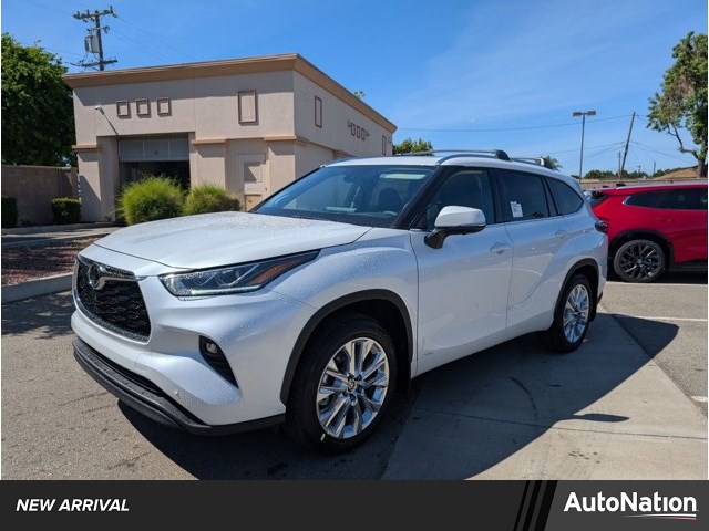White (Wind Chill Pearl) 2026 Toyota Highlander Hybrid Limited AWD SUV / Crossover All-Wheel Drive Automatic