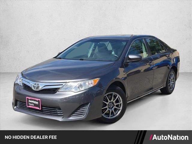 Magnetic Gray Metallic 2014 Toyota Camry Sedan Front-Wheel Drive Automatic