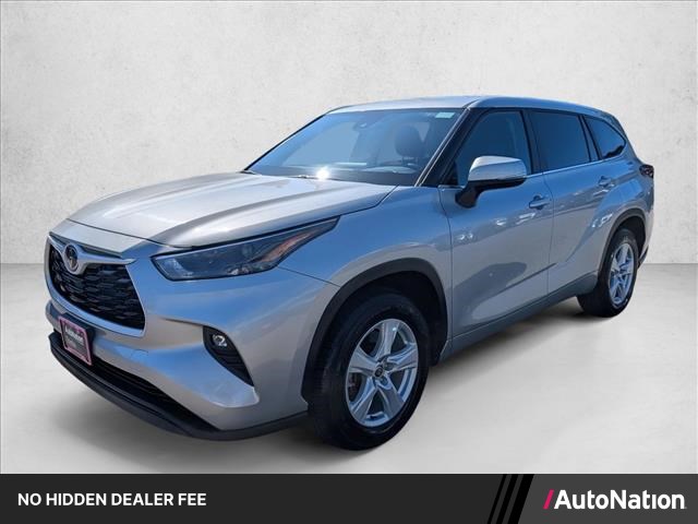 Celestial Silver Metallic 2025 Toyota Highlander LE FWD SUV / Crossover Front-Wheel Drive Automatic