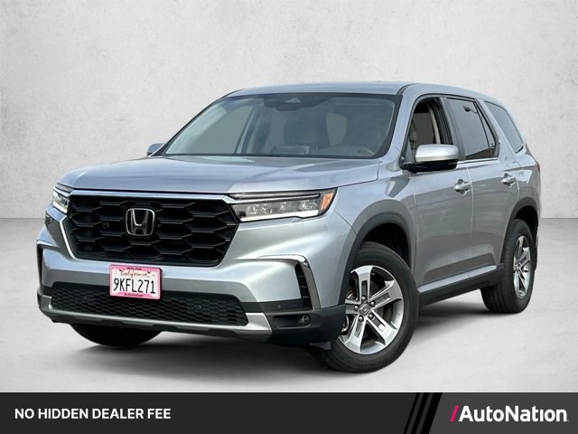 2024 Honda Pilot EX-L FWD with Captains Chairs