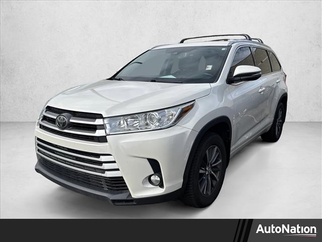 White (Blizzard Pearl) 2017 Toyota Highlander XLE AWD SUV / Crossover All-Wheel Drive Automatic