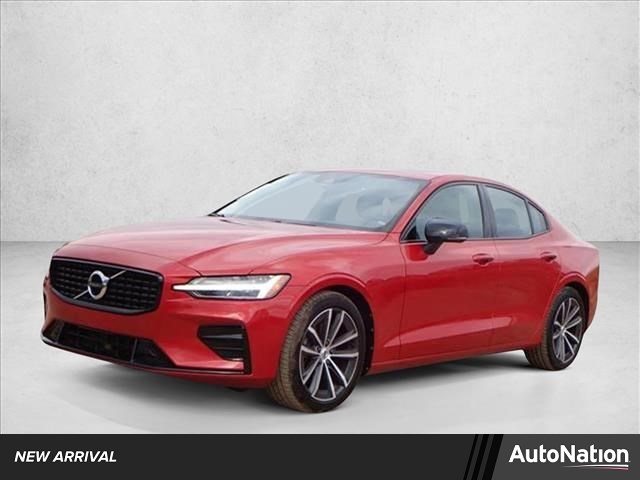 2022 Volvo S60 B5 Momentum AWD