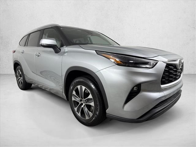  2023 Toyota Highlander XLE FWD   