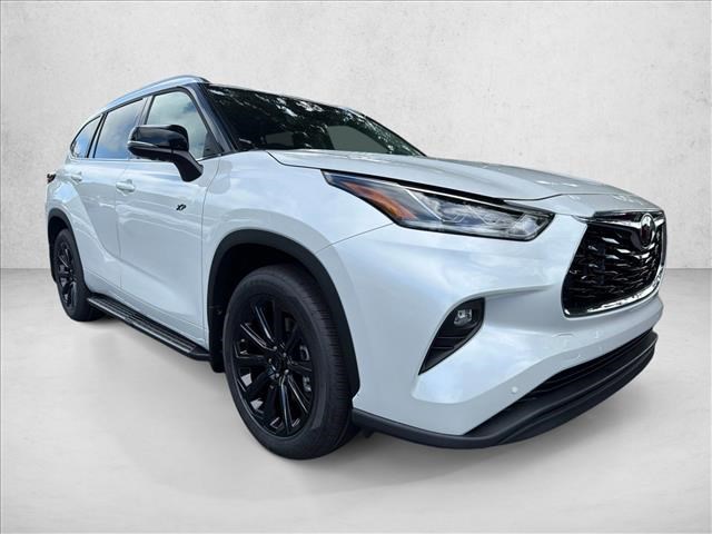 White (Wind Chill Pearl) 2026 Toyota Highlander SUV / Crossover All-Wheel Drive Automatic