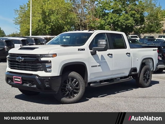 Summit White 2026 Chevrolet Silverado 2500HD Pickup Truck Four-Wheel Drive Automatic