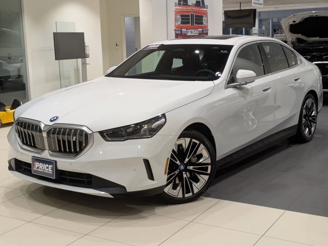 Alpine White 2024 BMW i5 eDrive40 FWD Sedan Rear-Wheel Drive Automatic