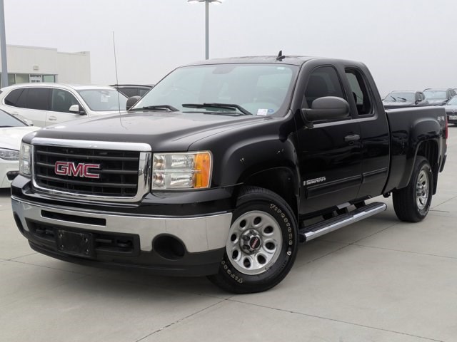 Onyx Black 2009 GMC Sierra 1500 SL Ext. Cab 4WD Pickup Truck 4-Speed Automatic