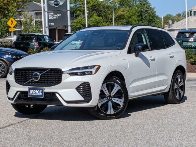 Crystal White Metallic 2024 Volvo XC60 Recharge T8 Plus Dark Theme eAWD SUV / Crossover All-Wheel Drive Automatic