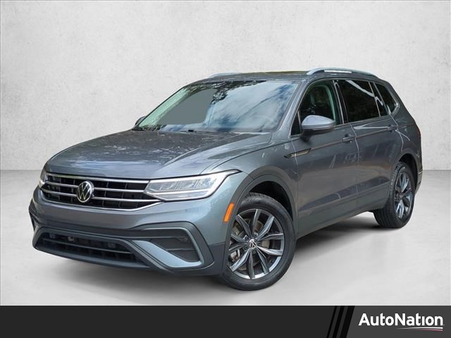 Platinum Gray Metallic 2022 Volkswagen Tiguan SE FWD SUV / Crossover Front-Wheel Drive 8-Speed Automatic