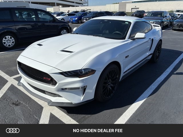Oxford White 2022 Ford Mustang Coupe Rear-Wheel Drive 6-Speed Manual