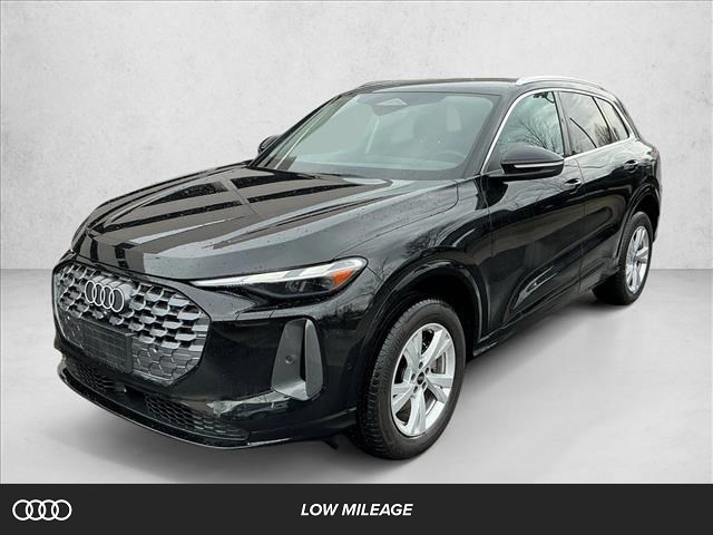 Mythos Black Metallic 2025 Audi Q5 quattro Premium 40 TFSI SUV / Crossover All-Wheel Drive Automatic