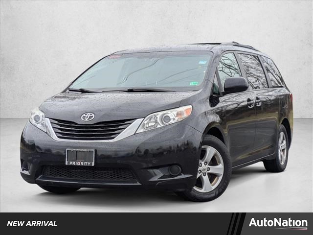 2015 Toyota Sienna LE 7-Passenger Auto Access Seat