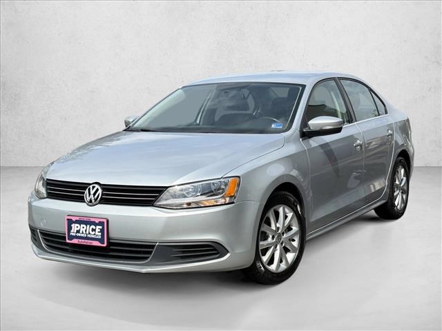 Reflex Silver Metallic 2014 Volkswagen Jetta SE Sedan Front-Wheel Drive 5-Speed Manual