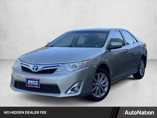  2014 Toyota Camry Hybrid XLE FWD   