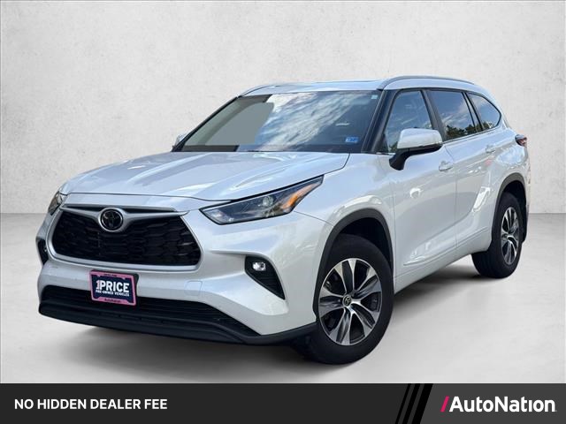 White (Wind Chill Pearl) 2024 Toyota Highlander SUV / Crossover All-Wheel Drive 8-Speed Automatic