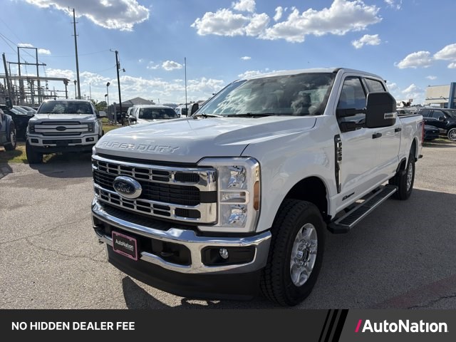 Oxford White 2026 Ford F-250 Super Duty Pickup Truck Four-Wheel Drive Automatic