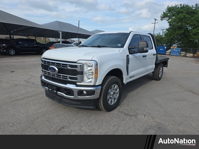 Oxford White 2023 Ford F-250 Super Duty XLT Crew Cab 4WD Pickup Truck Four-Wheel Drive Automatic