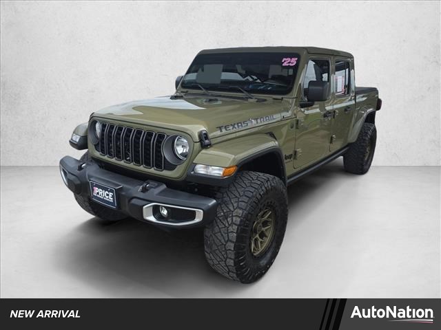 41 2025 Jeep Gladiator Texas Trail Crew Cab 4WD Pickup Truck Four-Wheel Drive 8-Speed Automatic