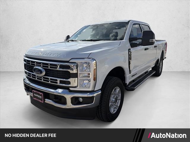 Oxford White 2026 Ford F-250 Super Duty Pickup Truck Four-Wheel Drive Automatic