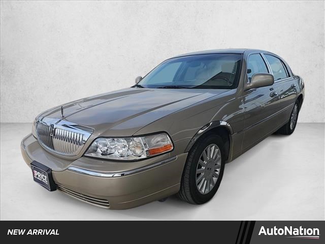 2005 Lincoln Town Car Signature Limited