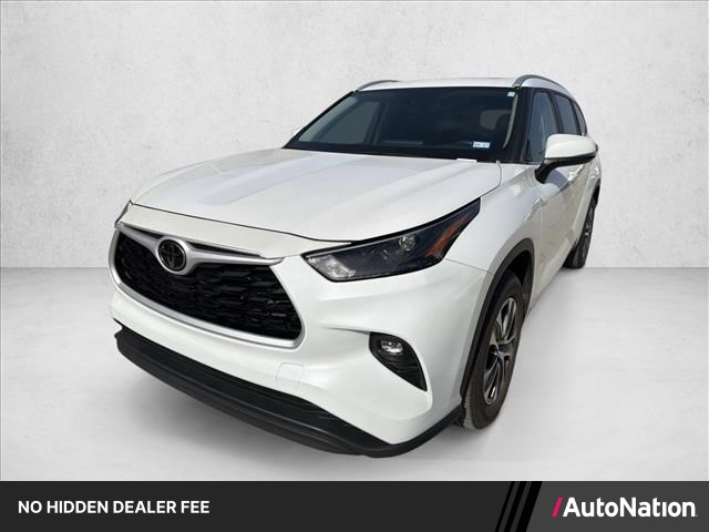White (Wind Chill Pearl) 2024 Toyota Highlander SUV / Crossover Front-Wheel Drive Automatic