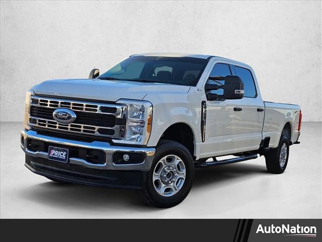 Oxford White 2025 Ford F-250 Super Duty XLT Crew Cab 4WD Pickup Truck Four-Wheel Drive Automatic