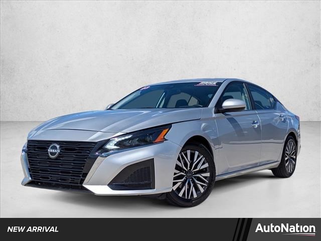 Brilliant Silver Metallic 2023 Nissan Altima 2.5 SV FWD Sedan Front-Wheel Drive Automatic