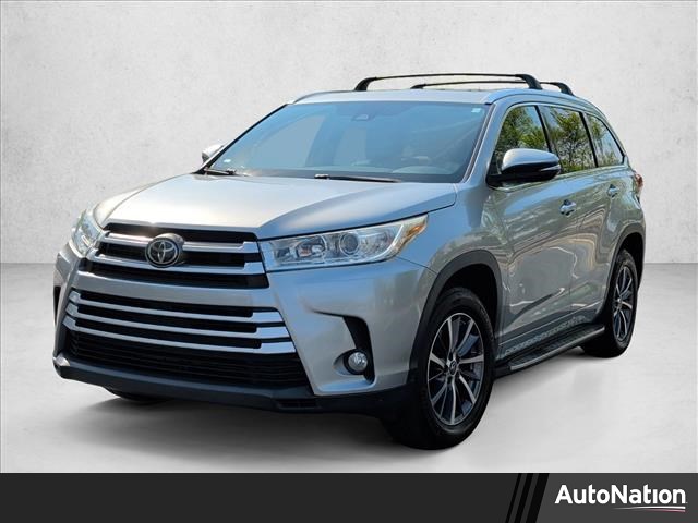 Celestial Silver Metallic 2017 Toyota Highlander XLE SUV / Crossover Front-Wheel Drive Automatic