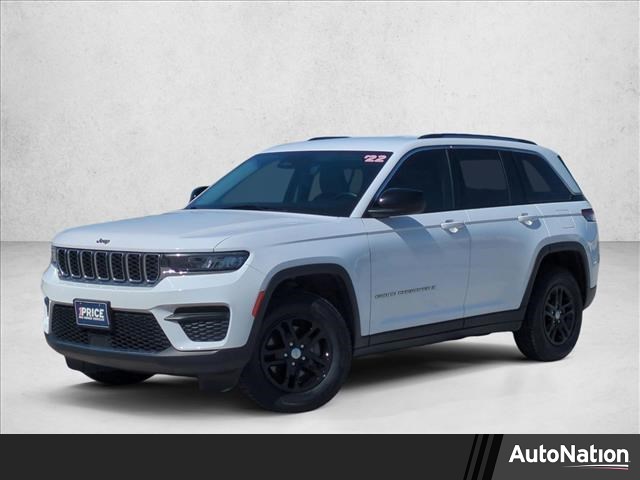 Bright White Clearcoat 2022 Jeep Grand Cherokee Laredo 4WD SUV / Crossover Four-Wheel Drive 8-Speed Automatic