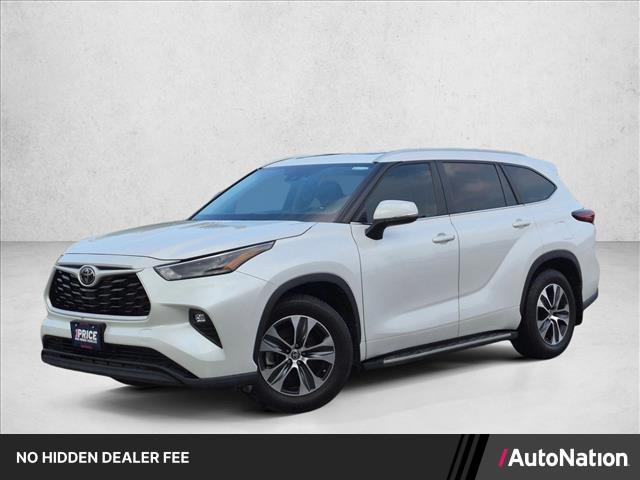 White 2024 Toyota Highlander XLE FWD SUV / Crossover Front-Wheel Drive 8-Speed Automatic