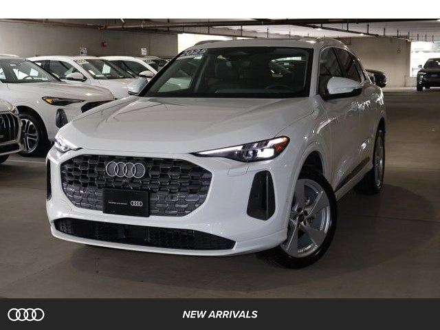 Glacier White Metallic 2025 Audi Q5 quattro Premium Plus 40 TFSI SUV / Crossover All-Wheel Drive Automatic