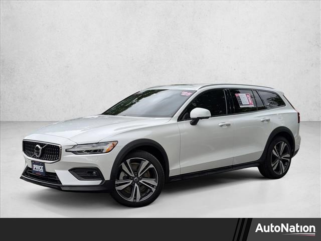 Crystal White Pearl 2025 Volvo V60 Cross Country B5 Plus AWD Wagon All-Wheel Drive Automatic
