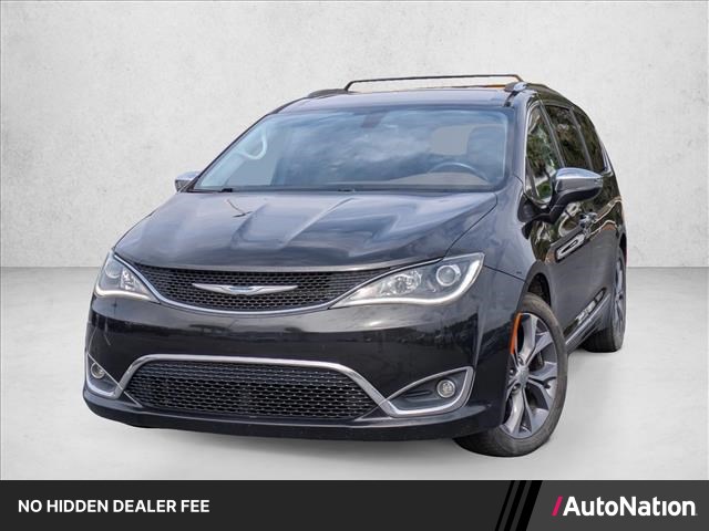 Brilliant Black Crystal Pearlcoat 2017 Chrysler Pacifica Minivan Front-Wheel Drive 9-Speed Automatic