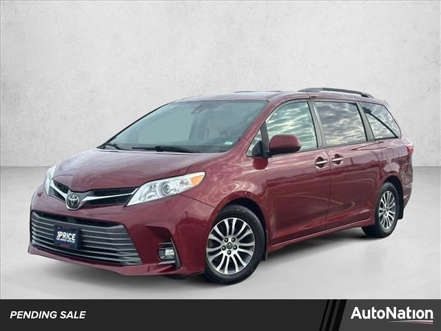 2018 Toyota Sienna XLE Premium 8-Passenger FWD