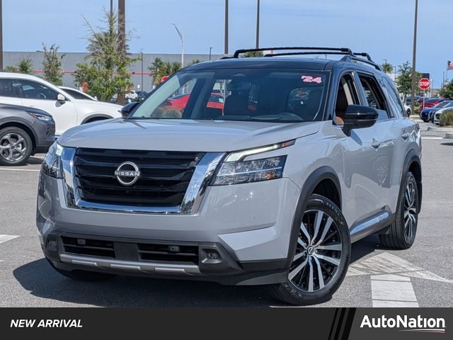 Solid Gray/Super Black 2024 Nissan Pathfinder Platinum 4WD SUV / Crossover All-Wheel Drive Automatic