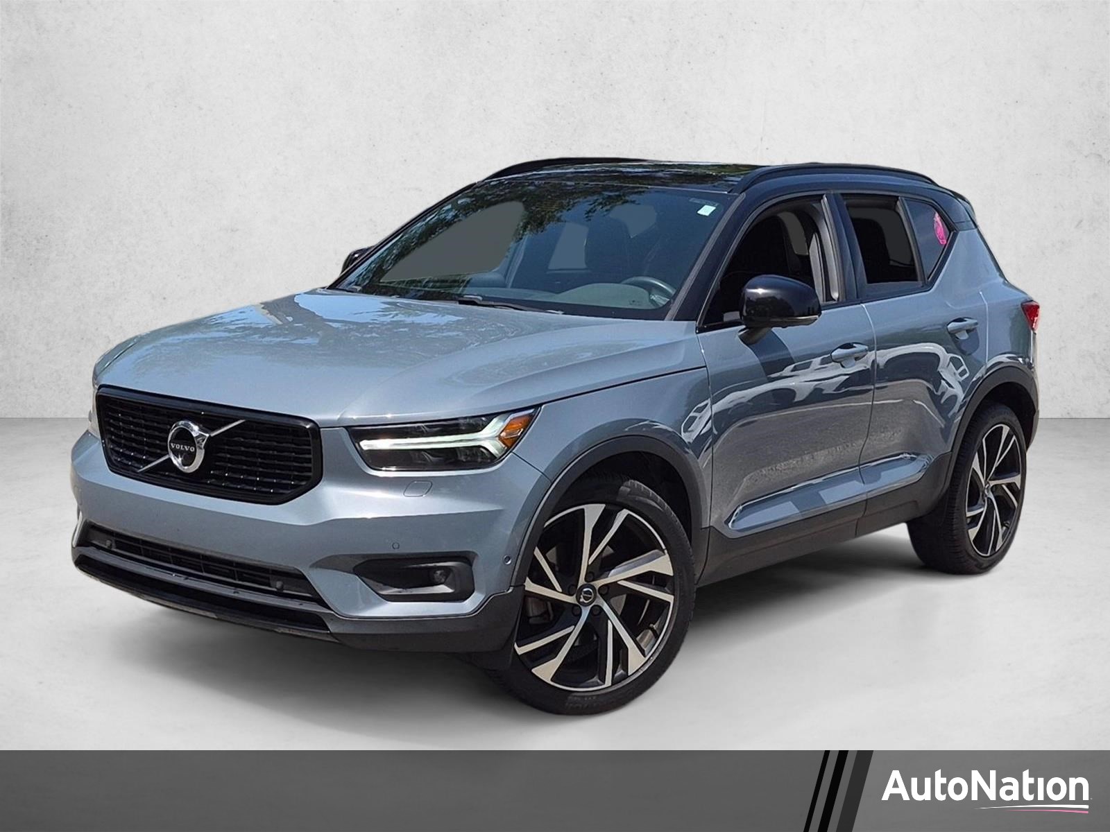 2022 Volvo XC40 R-Design