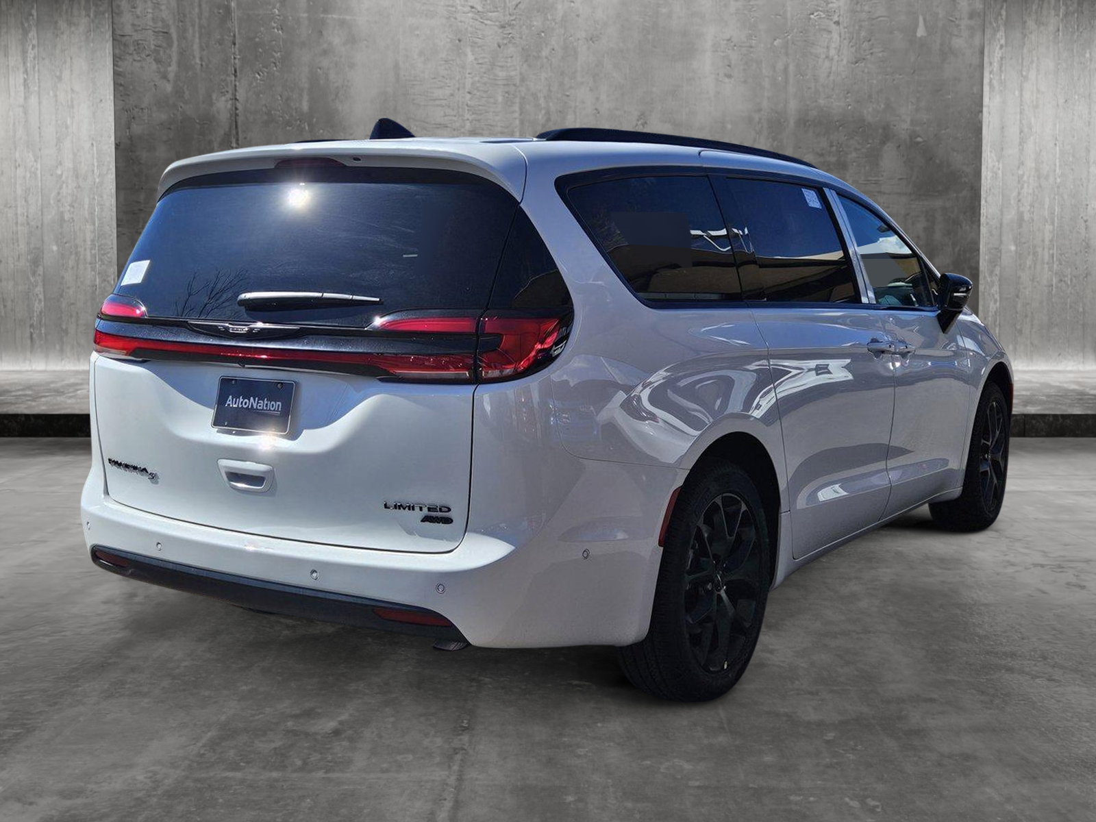 2024 Chrysler Pacifica Limited -
                Golden, CO