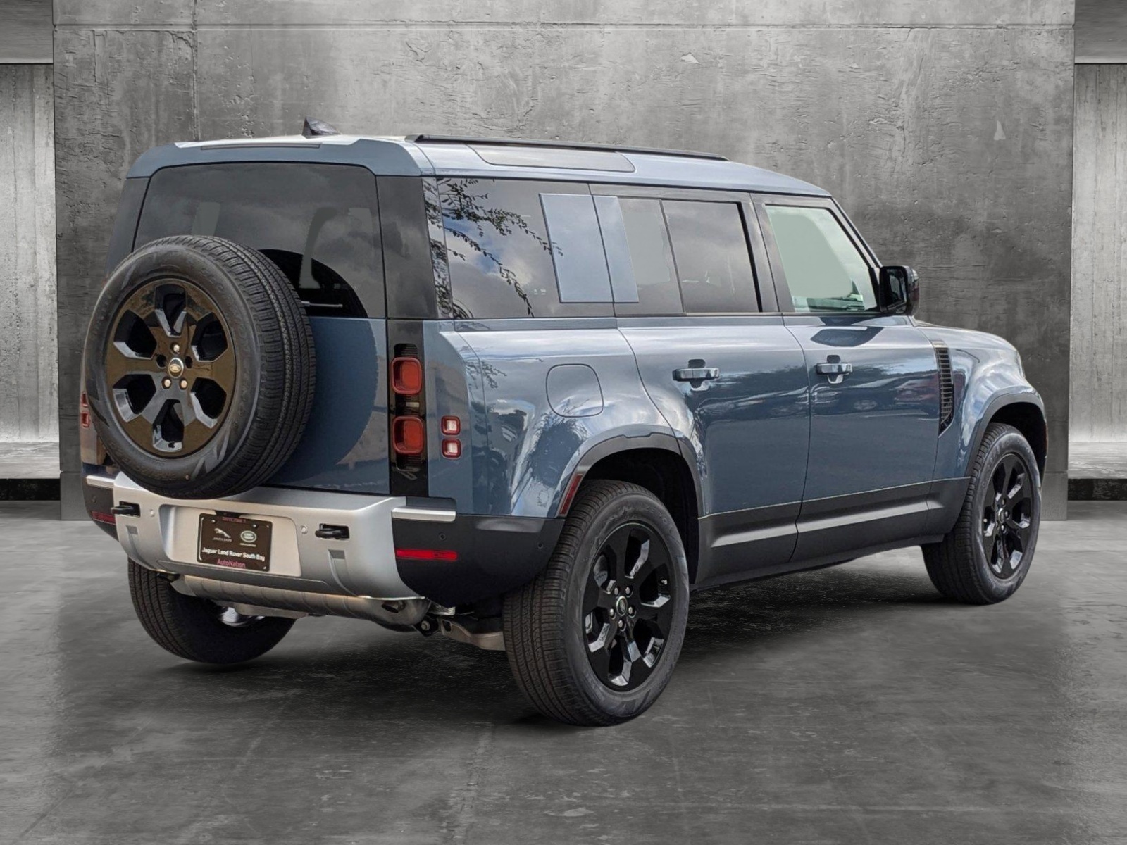 2025 Land Rover Defender  -
                Torrance, CA