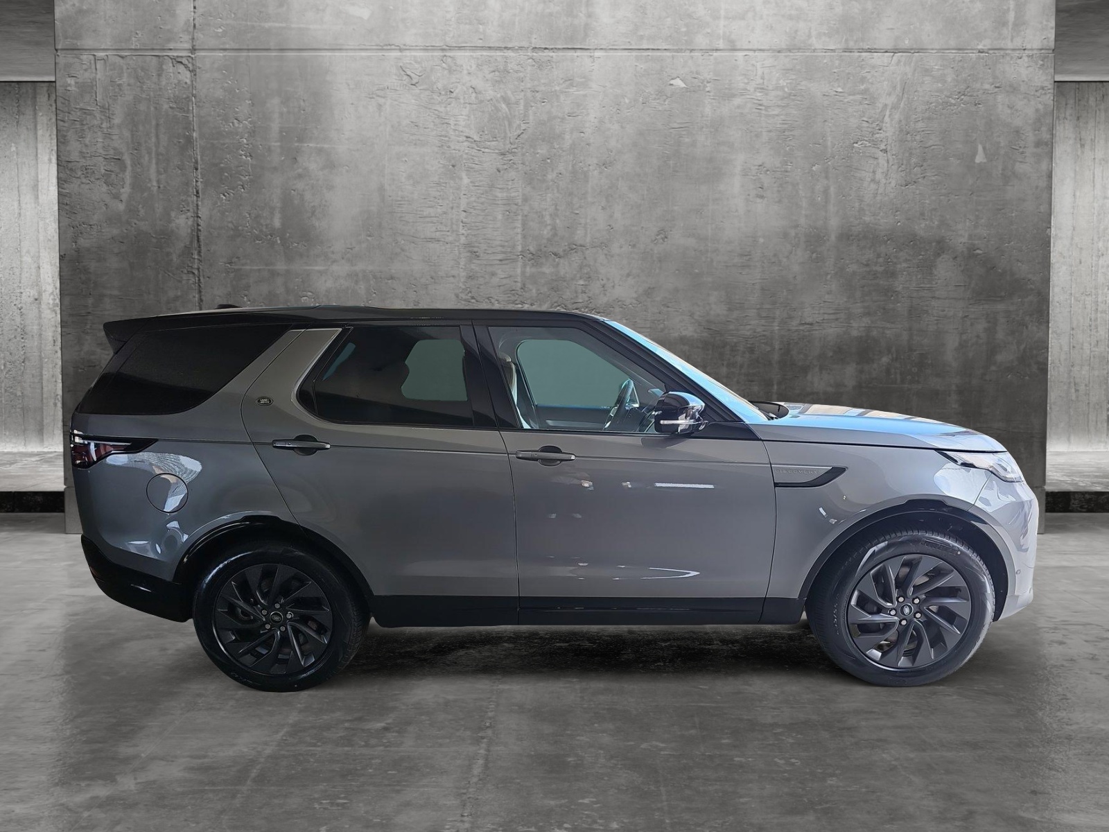 2024 Land Rover Discovery Dynamic SE -
                New Rochelle, NY