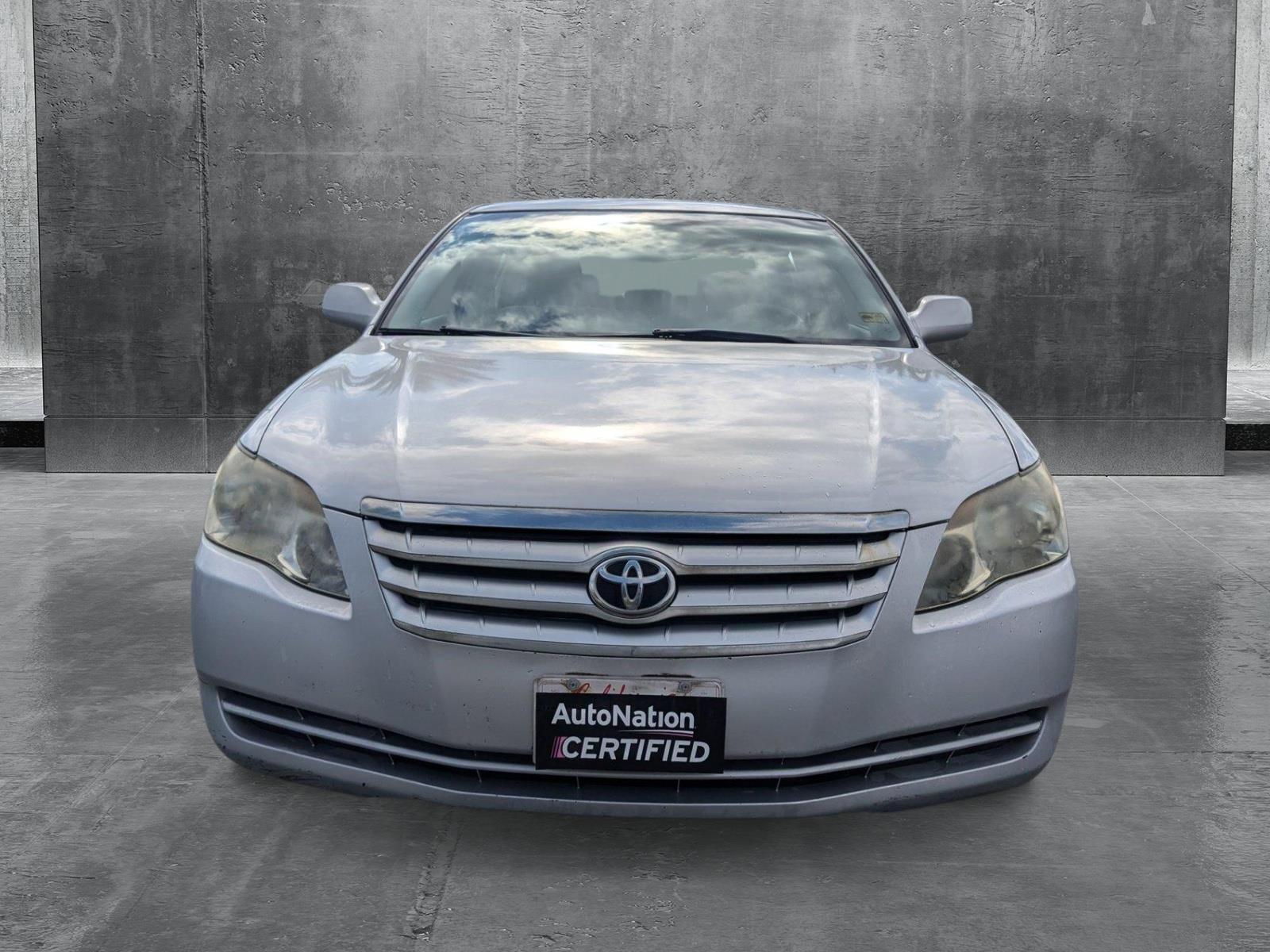 2005 Toyota Avalon XL -
                Cerritos, CA